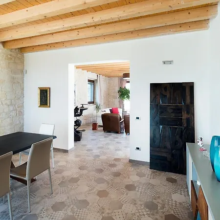 Vila Sleeps 9 Pool Air Con Wifi Donnafugata