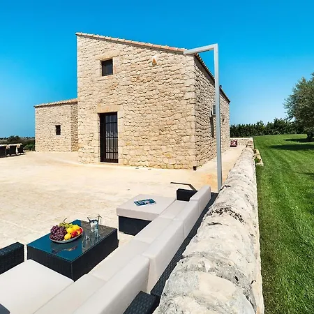 Vila Sleeps 9 Pool Air Con Wifi Donnafugata