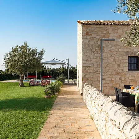 Vila Sleeps 9 Pool Air Con Wifi Donnafugata