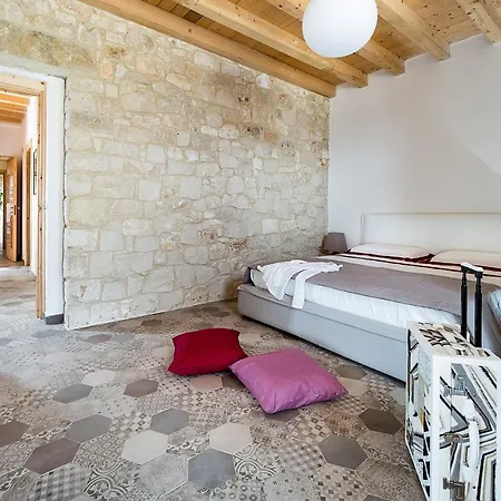 Sleeps 9 Pool Air Con Wifi Vila