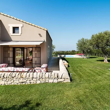 Sleeps 9 Pool Air Con Wifi Donnafugata