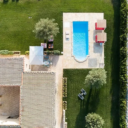 Vila Sleeps 9 Pool Air Con Wifi *